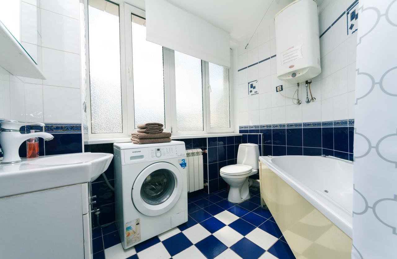 Two Bedroom Apartment On Kreschatik, Kyiv Center With Great View Esterno foto